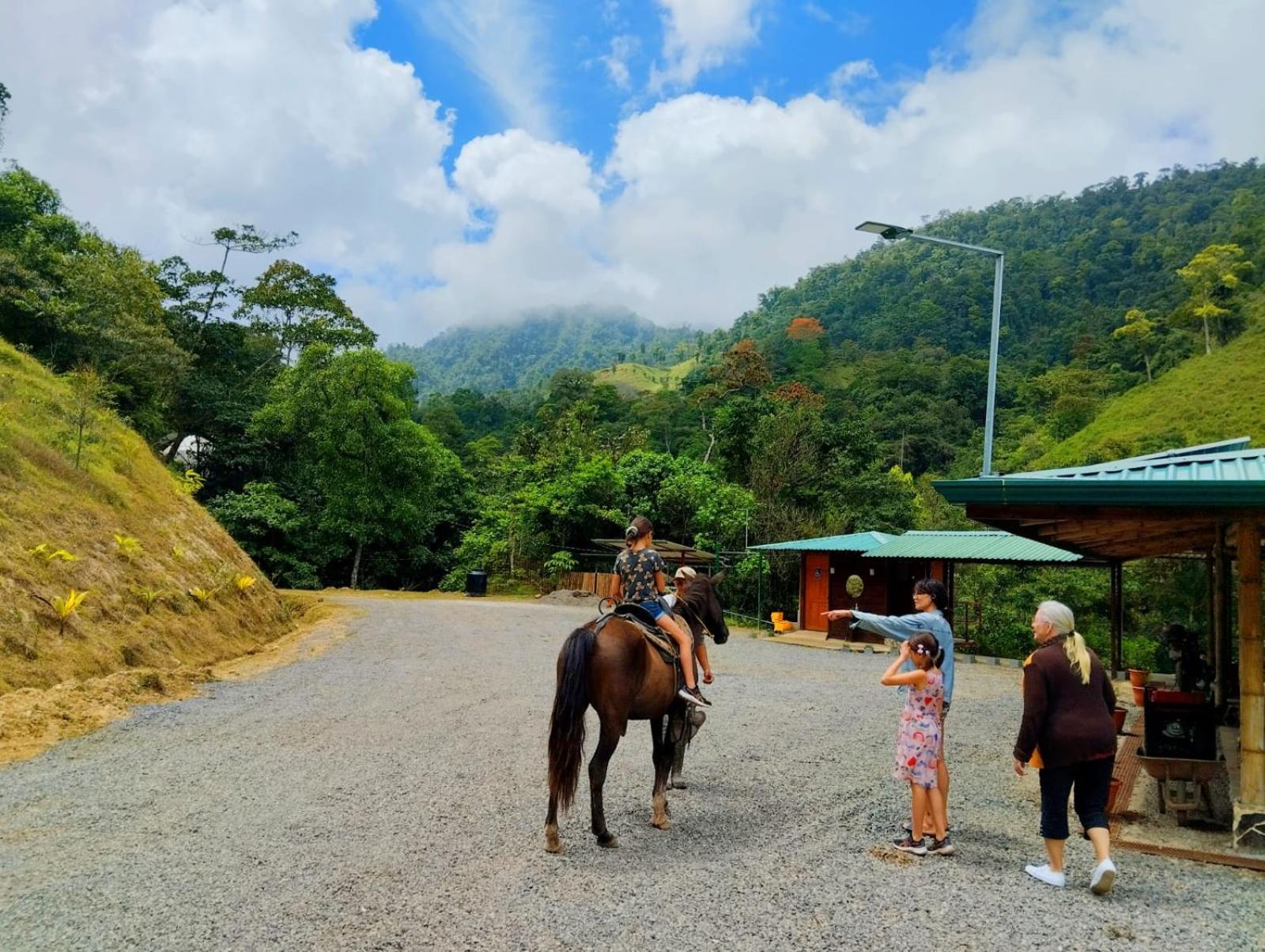 Hotel Rivel - Restaurant & Nature Retreat Turrialba Exterior foto